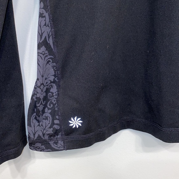 Athleta warm soft black with black & grey pattern details workout shirt size M - Picture 4 of 5